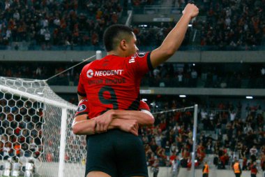 Curitiba (PR), Brazil 06 / 27 / 2023 - Athletico PR 'dan Vitor Roque, Libertadores 2023' ün grup aşamasının 6. turu için geçerli olan Alianza Lima 'ya karşı attığı golü kutluyor 