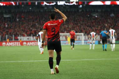 Curitiba (PR), Brezilya 27 / 06 / 2023 - Athletico PR 'dan Vitor Roque, Libertadores 2023' ün grup safhasının 6. turu için geçerli olan Alianza Lima 'ya karşı 2. golünü attı ve kutluyor 