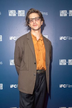 Lakota Milleti, New York Prömiyeri 'ne karşı. 26 Haziran 2023, New York, New York, ABD: Kevin Phillips 26 Haziran 2023 'te New York' ta Lakota Ulusuna Karşı Birleşik Devletler 'in galasına katılır..  