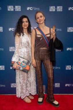 Lakota Milleti, New York Prömiyeri 'ne karşı. 26 Haziran 2023, New York, ABD: Sarah Himadeh ve Maria Kreyn, 26 Haziran 2023 'te New York' ta IFC Center 'da Lakota Nation vs United States' in prömiyerine katıldı.