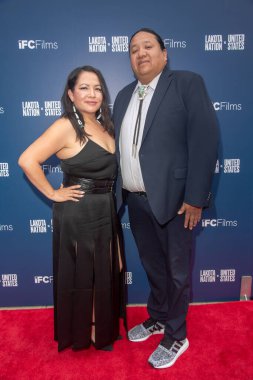 Lakota Milleti, New York Prömiyeri 'ne karşı. 26 Haziran 2023, New York, ABD: Sarah Eagle Heart ve Kevin Killer 26 Haziran 2023 'te New York' ta Lakota Ulusuna Karşı Birleşik Devletler 'in galasına katıldı.