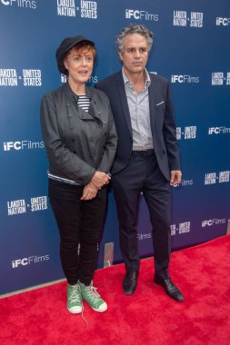 Lakota Milleti, New York Prömiyeri 'ne karşı. 26 Haziran 2023, New York, New York, ABD: Susan Sarandon ve Mark Ruffalo, 26 Haziran 2023 'te IFC Center' da Lakota Nation vs United States 'in galasına katıldı. 