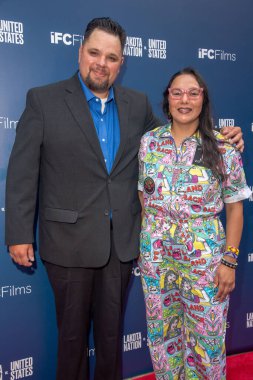 Lakota Milleti, New York Prömiyeri 'ne karşı. 26 Haziran 2023, New York, ABD: Jesse Short Bull ve Alex Romero-Frederick 26 Haziran 2023 'te IFC Center' da Lakota Nation vs United States 'in galasına katıldı. 