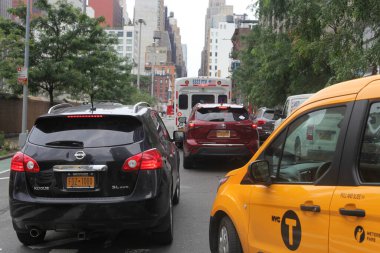 Şiddetli hava koşulları nedeniyle New York 'ta yoğun trafik var. 26 Haziran 2023, New York, ABD: Şiddetli hava koşulları New York 'ta aralıklı yağış nedeniyle, Manhattan bölgesinde yoğun trafik sıkışıklığına neden oluyor ve sürücüler için bunu karmaşık hale getiriyor 