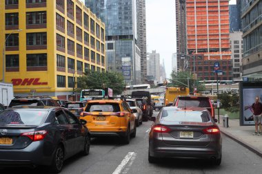 Şiddetli hava koşulları nedeniyle New York 'ta yoğun trafik var. 26 Haziran 2023, New York, ABD: Şiddetli hava koşulları New York 'ta aralıklı yağış nedeniyle, Manhattan bölgesinde yoğun trafik sıkışıklığına neden oluyor ve sürücüler için bunu karmaşık hale getiriyor 