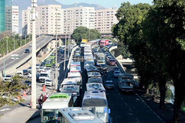 Rio Janeiro Brazylia 2023 Istnieje Wiele Ruchu Pojazdów Powodujących Duży — Zdjęcie stockowe