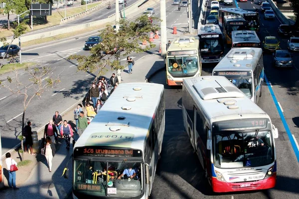 ジャネイロ ブラジル2023年6月27日 ジャネイロのダウンタウン地域では 今週の金曜日の朝に アヴェンダ大統領のバルガスとアヴェニダ ブランコに多くの交通を引き起こしている車両の動きがたくさんあります — ストック写真