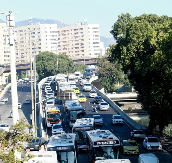 Rio Janeiro Brazilië 2023 Veel Verkeer Van Voertuigen Waardoor Veel — Stockfoto