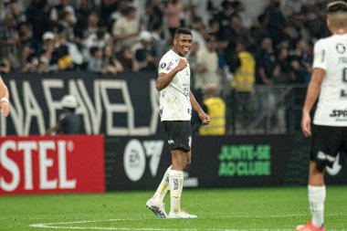 Sao Paulo (SP), Brezilya 06 / 28 / 2023 - Felipe Augusto, Corinthians ve Liverpool (URU) arasında oynanan ve Conmebol Libertadores 2023 'ün grup aşamasının 6. turu için geçerli olan maçta takım arkadaşlarıyla golünü kutluyor