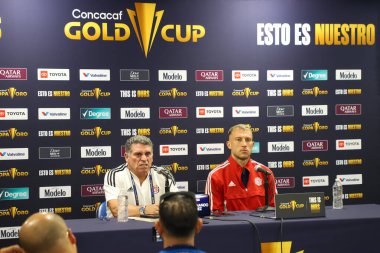Concacaf Gold Cup: Basın Konferansı Kosta Rika. 29 Haziran 2023, Harison, New Jersey, ABD: Antrenör Luis Fernando Suarez ile Basın Konferansı Martinica maçından önce oynanan Francisco Calvo 'dur. 