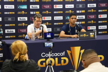 Concacaf Gold Cup: El Salvador Basın Konferansı. 29 Haziran 2023, Harison, New Jersey: Koç Hugo Perez ile Basın Konferansı, Kosta Rika ile Concacaf Gold Cup 'ın 2. turu öncesinde oynanan karşılaşma öncesinde Christian Alonso Martinez' dir. 