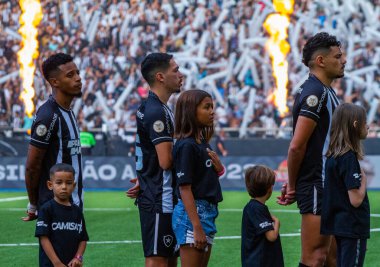 Rio de Janeiro (RJ), Brezilya - 02 / 07 / 2023 - BRAZILEIRO / BOTAFOGO / VASCO / RJ - Botafogo ve Vasco arasındaki maç, 2023 Brezilya Şampiyonası 'nın 13. turu için geçerli, Rio de Janeiro' nun kuzey bölgesindeki Nilton Santos Stadyumu 'nda (Engenhao) düzenlendi.