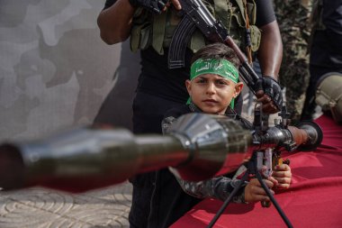 (Gazze 'deki El Kassam Tugayları, imaj ve anıt adına bir askeri sergi. 30 Haziran 2023, Gazze, Filistin: Hamas hareketinin askeri kanadı El Kassam Tugayları, askeri bir sergi düzenledi. 