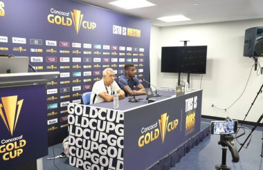 (SPO) Concacaf Gold Cup: Basın Konferansı Martinica. Temmuz, 03, 2023, Harrison, New Jersey, ABD: Kosta Rika maçından önce Koç Marc Collat ve oyuncu Florent Poulolo ile Concacaf Gold Cup 'ın 3. turu için basın toplantısı