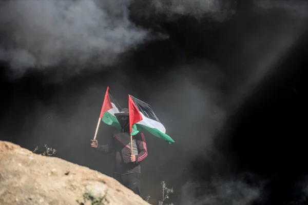 Int Palestyńska Młodzież Podpaliła Gumowe Opony Wzdłuż Wschodniej Granicy Strefy — Zdjęcie stockowe