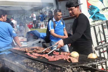 Concacaf Gold Kupası 'nda Independence Mod hayranları Guadalupe, Guatemala' ya karşı. 4 Temmuz 2023, Harrison, New Jersey, ABD: Taraftarlar Guadalupe ve Guatmala arasındaki futbol maçından önce 4 Temmuz Bağımsızlık Günü 'nü kutladılar 