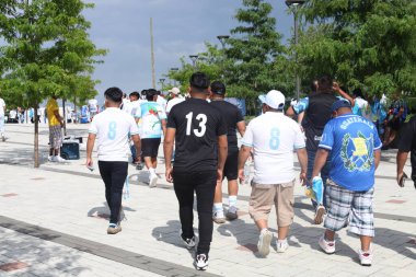 Concacaf Gold Kupası 'nda Independence Mod hayranları Guadalupe, Guatemala' ya karşı. 4 Temmuz 2023, Harrison, New Jersey, ABD: Taraftarlar Guadalupe ve Guatmala arasındaki futbol maçından önce 4 Temmuz Bağımsızlık Günü 'nü kutladılar 