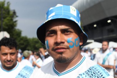 Concacaf Gold Kupası 'nda Independence Mod hayranları Guadalupe, Guatemala' ya karşı. 4 Temmuz 2023, Harrison, New Jersey, ABD: Taraftarlar Guadalupe ve Guatmala arasındaki futbol maçından önce 4 Temmuz Bağımsızlık Günü 'nü kutladılar 