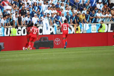 (Concacaf Gold Cup: Guadeloupe ve Guatemala arasında oynanan futbol maçı. 4 Temmuz 2023, Harison, New Jersey, ABD: Guadeloupe 'lu Andreaw Gravillon, Guatemala' ya karşı ilk golünü kutluyor.