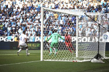 (Concacaf Gold Cup: Guadalupe, Guatemala 'ya karşı. 4 Temmuz 2023, Harrison, New Jersey: Gravillon, Guadalupe 'nin Red Bull Arena' da Guatemala 'ya karşı oynadığı futbol maçında ilk golünü attı.