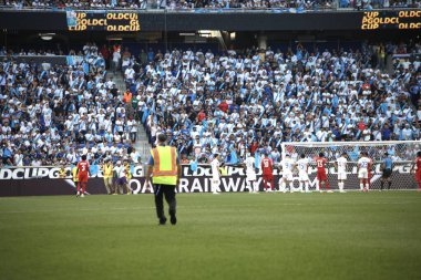 (Concacaf Gold Cup: Guadalupe, Guatemala 'ya karşı. 4 Temmuz 2023, Harrison, New Jersey, ABD: Ange-Freddy Plumain Guadalupe 'nin Guatemala' ya karşı oynadığı futbol maçında Concacaf Gold Cup 'ın 3. raundunda geçerli olan ikinci golünü attı.