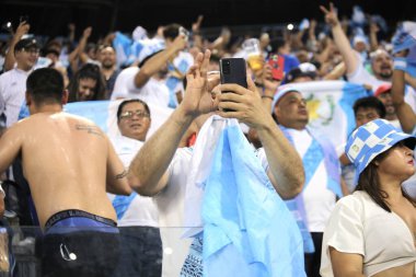 (Guatemala Oyuncuları, Concacaf Altın Kupasında Guadeloupe 'a karşı kazandıkları zaferi kutluyorlar. 4 Temmuz 2023, Harison, New Jersey, ABD: Guadaloupe ve Guatemala arasındaki futbol maçı Red Bull Arena 'da oynanan Concacaf Gold Cup' ın 3. turu için geçerli
