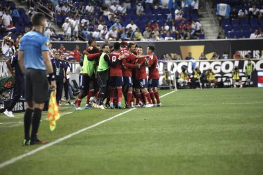 Concacaf Gold Cup: Kosta Rika Martinik 'e karşı. 4 Temmuz 2023, Harison, New Jersey, ABD: Kosta Rika 'dan Kendall Waston, Red Bull Arena' da oynanan Concacaf Gold Kupası 'nın 3. turunda Martinique' e karşı oynadığı futbol maçında golünü kutluyor.