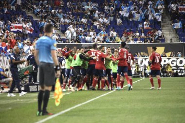 Concacaf Gold Cup: Kosta Rika Martinik 'e karşı. 4 Temmuz 2023, Harison, New Jersey, ABD: Kosta Rika 'dan Kendall Waston, Red Bull Arena' da oynanan Concacaf Gold Kupası 'nın 3. turunda Martinique' e karşı oynadığı futbol maçında golünü kutluyor.