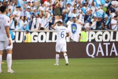 (Concacaf Gold Cup: Guadeloupe ve Guatemala arasında oynanan futbol maçı. 4 Temmuz 2023, Harison, New Jersey, ABD: Carlos Mejia, Guatemala 'dan, Guadalupe' ye karşı olan golünü kutluyor, ve Guatemala 'nın bir sonraki aşamaya geçmesini kutluyor.