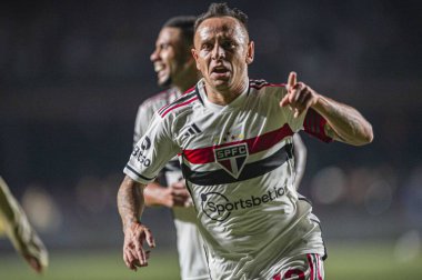 SAO PAULO (SP), 07 / 05 / 2023 - COPA DO BRASIL / SAO PAULO vS PALMEIRAS - Rafinha, Cicero Pomp 'ta düzenlenen 2023 Copa do Brasil futbolunun çeyrek finallerinin ilk ayağı için geçerli olan Sao Paulo ve Palmeiras arasındaki maçta attığı golü kutluyor