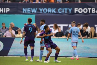 (SPO) 2023 MLS Normal Sezonu: New York City FC, Charlotte FC 'ye karşı. Temmuz 05, 2023. Queens, New York, ABD: Charlotte 'lu McKinze Gaines, MLS normal sezonunda New York City FC ile oynadığı futbol maçında Doğu Konferansı' nda golünü kutluyor.