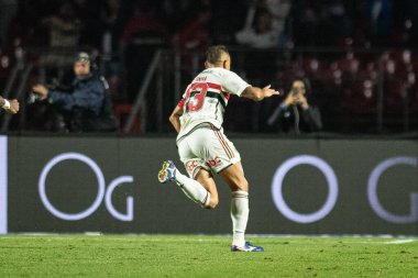 SAO PAULO (SP), 07 / 05 / 2023 - COPA DO BRASIL / SAO PAULO vS PALMEIRAS - Rafinha, Cicero Pomp 'ta düzenlenen 2023 Copa do Brasil futbolunun çeyrek finallerinin ilk ayağı için geçerli olan Sao Paulo ve Palmeiras arasındaki maçta attığı golü kutluyor