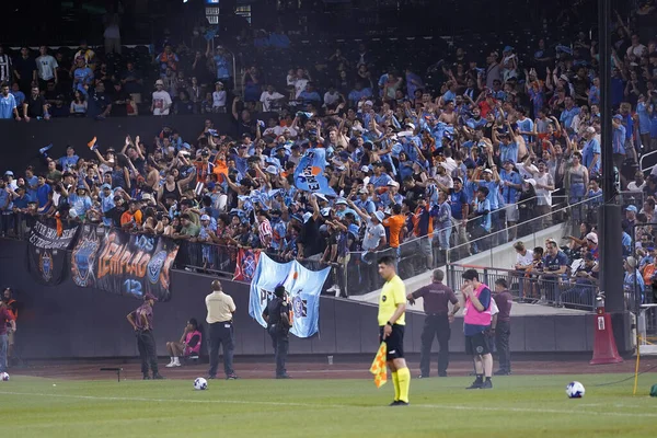 (2023 MLS Normal Sezon: New York City FC, Charlotte FC 'ye karşı. Temmuz 05, 2023, Queens. New York, ABD: New York City FC ile Charlotte FC arasındaki futbol maçı, 2023 MLS Normal Sezonu 'nun 23. Matchday' inde, Citifield 'da Doğu Konferansı