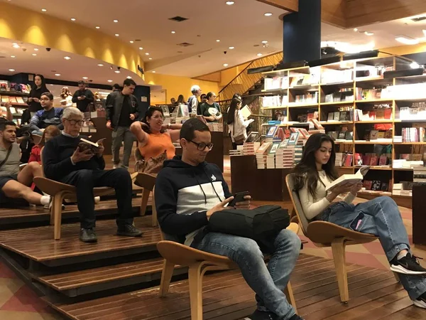 サンパウロ 2023年7月6日 Bookshop Culture Conjunto Nacional 今週木曜日の午後に本の販売が再開されました 金曜日からカフェやレストランが営業していました — ストック写真