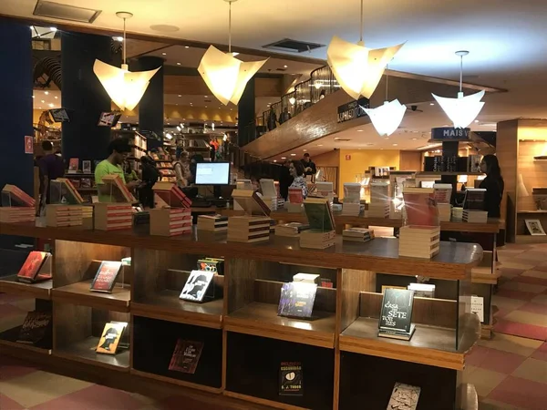 圣保罗 2023年6月7日 本周四下午恢复了图书销售 咖啡店和餐馆从星期五起就已经开始营业了 — 图库照片