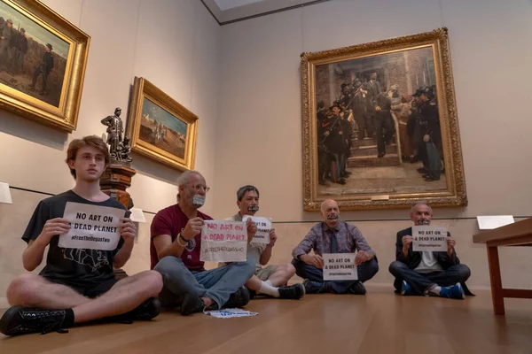 Novo Ativistas Clima Realizam Protesto Nova York Metropolitan Museum Art — Fotografia de Stock