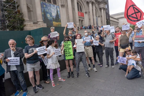 Klim Aktivistleri New York Metropolitan Sanat Müzesi Nde Protesto Düzenledi — Stok fotoğraf