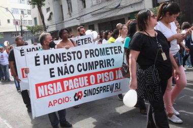 Rio de Janeiro (RJ), Brezilya - 07 / 10 / 2023 - MANIFESTACAO / SAUDE / SALARY / RJ - Sağlık alanındaki hemşireler, Rio de Janeiro 'nun orta bölgesinde daha iyi ücret, asgari ücret ve yeterli çalışma koşullarının ödenmesini talep eden bir gösteri düzenlediler.