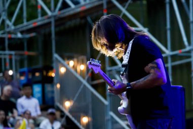 (Juanes Summerstage Show Central Park 'taki aşırı kalabalık yüzünden iptal edildi. 12 Temmuz 2023, New York, ABD: Kolombiyalı ünlü şarkıcı Juanes, New York 'taki Rumsey Playfield' daki aşırı kalabalık nedeniyle Summerstage Show 'un iptal edilmesini bekliyordu.