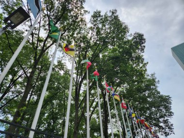 New York (ABD) - 07 / 13 / 2023 - FACADE / UN / USA - Bu sabah Birleşmiş Milletler 'in New York organizasyonunda hareket, bu Perşembe, 13 Temmuz 2023