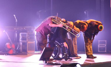 40 Yıllık Klasik Paramas Turu. 14 Temmuz 2023 'te, Curitiba, Paralama, Brezilya: Brezilyalı grup Paralamas do Sucesso, ilk albümüyle başlayan Teatro Guaira' daki 40 yıllık şarkı listesiyle Curitiba 'ya geldi.