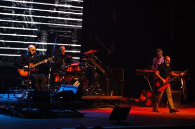 40 Yıllık Klasik Paramas Turu. 14 Temmuz 2023 'te, Curitiba, Paralama, Brezilya: Brezilyalı grup Paralamas do Sucesso, ilk albümüyle başlayan Teatro Guaira' daki 40 yıllık şarkı listesiyle Curitiba 'ya geldi.