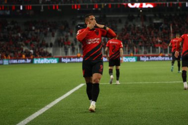 Brezilya Futbol Şampiyonası: Atletico Halkla İlişkiler Bahia 'ya karşı. 16 Temmuz 2023, Curitiba, Parana, Brezilya: 16 Temmuz Pazar günü Ligga Arena 'da oynanan 2023 Brezilya Futbol Şampiyonası' nın 15. Raundu için Athletico PR ve Bahia arasındaki futbol maçı.) 