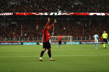 Brezilya Futbol Şampiyonası: Atletico Halkla İlişkiler Bahia 'ya karşı. 16 Temmuz 2023, Curitiba, Parana, Brezilya: 16 Temmuz Pazar günü Ligga Arena 'da oynanan 2023 Brezilya Futbol Şampiyonası' nın 15. Raundu için Athletico PR ve Bahia arasındaki futbol maçı.) 