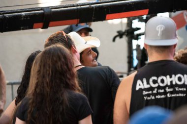 Brad Baisley The Today Show 'da canlı performans sergiliyor. 14 Temmuz 2023, New York, ABD: Brad Baisley, Amerikalı country müzik şarkıcısı, söz yazarı ve gitarist, New York 'taki The Today Show' da canlı performans sergiliyor.. 