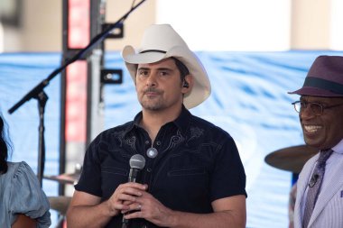 Brad Baisley The Today Show 'da canlı performans sergiliyor. 14 Temmuz 2023, New York, ABD: Brad Baisley, Amerikalı country müzik şarkıcısı, söz yazarı ve gitarist, New York 'taki The Today Show' da canlı performans sergiliyor.. 