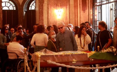 Rio de Janeiro (RJ), Brezilya 07 / 18 / 2023 - Geçen Pazartesi günü 88 yaşındaki piyanist, besteci ve aranjör Joao Donato 'nun ardından, bu sabah Rio de Janeiro Belediye Tiyatrosu' nda ressamın meslektaşları eşliğinde hayatını kaybetti.