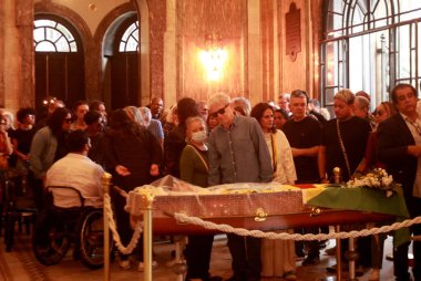 Rio de Janeiro (RJ), Brezilya 07 / 18 / 2023 - Geçen Pazartesi günü 88 yaşındaki piyanist, besteci ve aranjör Joao Donato 'nun ardından, bu sabah Rio de Janeiro Belediye Tiyatrosu' nda ressamın meslektaşları eşliğinde hayatını kaybetti.