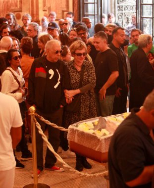 Rio de Janeiro (RJ), Brezilya 07 / 18 / 2023 - Geçen Pazartesi günü 88 yaşındaki piyanist, besteci ve aranjör Joao Donato 'nun ardından, bu sabah Rio de Janeiro Belediye Tiyatrosu' nda ressamın meslektaşları eşliğinde hayatını kaybetti.