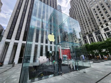 Teknoloji Şirketleri Cephesi ve Yapay Zeka Yönetmeliği. 21 Temmuz 2023, New York, ABD: Amazon, Meta, Google gibi Teknoloji Şirketlerinin CEO 'ları, Beyaz Saray' da ABD Başkanı Joe Biden ile görüşüyor.